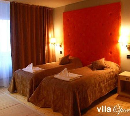 Hotel Opera Oradea Exterior foto